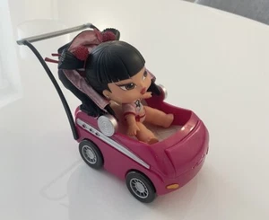 MGA Babyz Bratz Jade bambola e passeggino rosa caldo carrozza incrociatore auto - Foto 1 di 12
