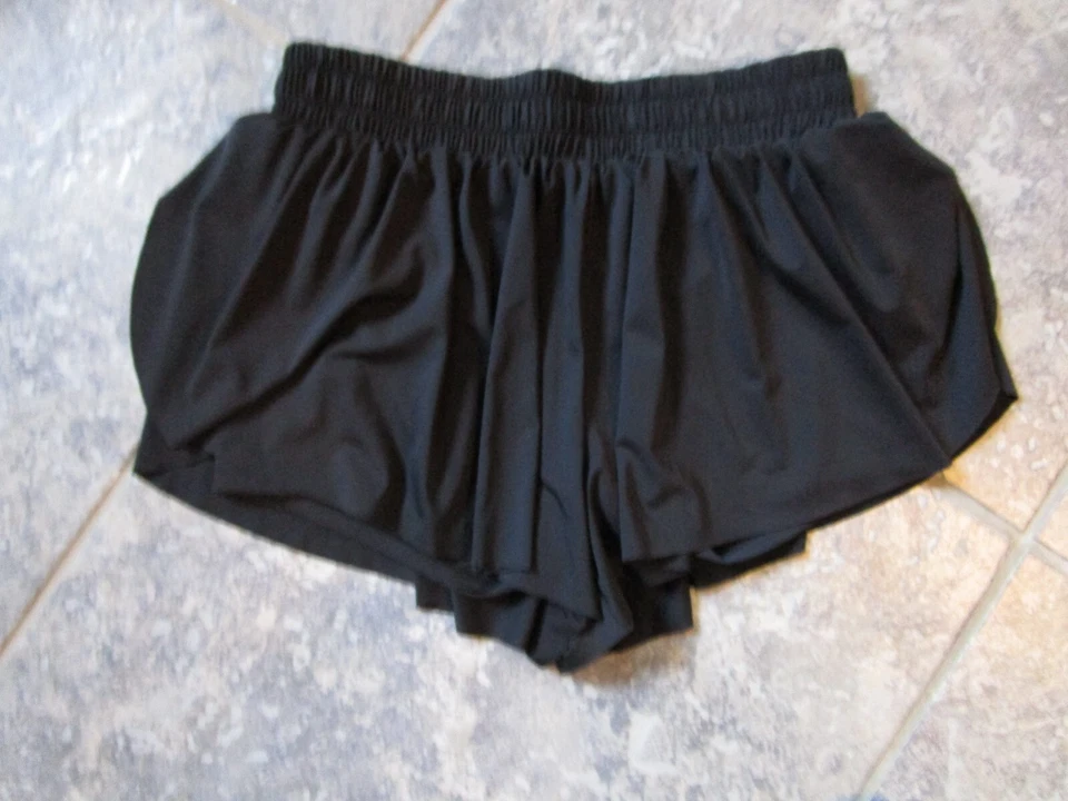 Flowy 2 合 1 跑步短裤裙短裙女孩尺寸中号弹力黑色 — 第 1/1 张图片