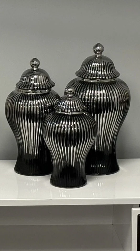 Elegante jarrón plateado y negro: una obra maestra atemporal conjunto de 3 multicolores Foto 1 de 1