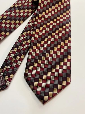 Corbata Covington Hombre Usada Patrón Cuadrado Borgoña Blanco Negro Amarillo Gris Foto 1 de 4