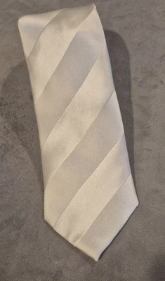 Donald J. Trump, gravata de seda masculina off white, largura clássica. Listras alternadas  - Imagem 1 de 4