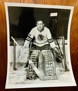 Vintage 1950s Glenn Hall NHL HOF Chicago Black Hawks Autographed TYPE 1 Photo - Picture 1 of 3