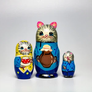 3pcs 12cm / 4.7" Genuine Matryoshka Russian Nesting Dolls - Picture 1 of 2