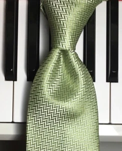 FIORENTINO NITTOLA / Luxury Spring Green Zig-Zag Pattern Italian Silk Tie (New) - Picture 1 of 11