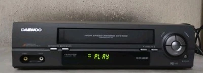 DAEWOO  VIDEOREGISTRATORE VHS 4 TESTINE CON TELECOMANDO  - Immagine 1 di 4
