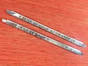 Pair Chevy Fleetmaster  hood side emblems script 1946 1947 1948  GM hot rat rod - Foto 1 di 9