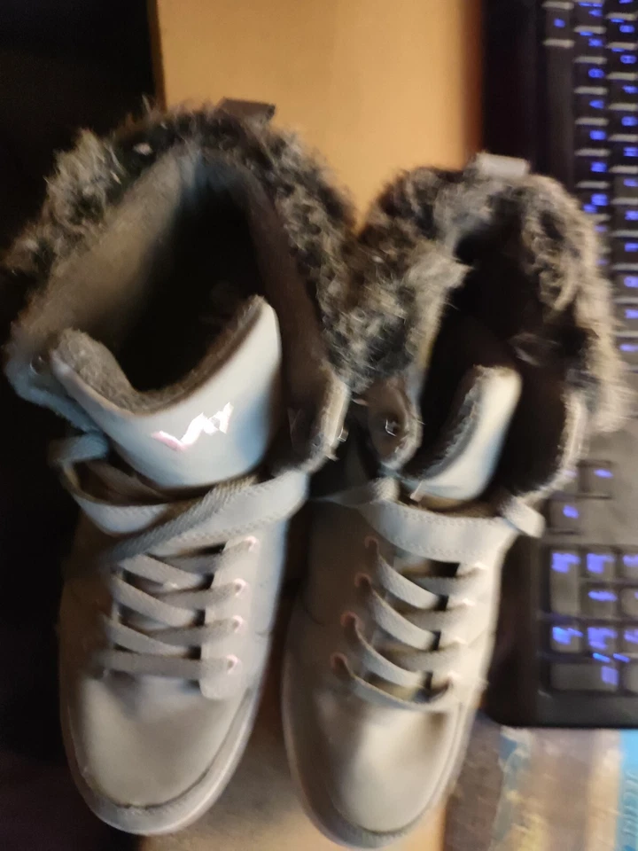 Getragene VTY Sneaker - Bild 1 von 4