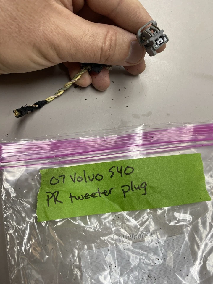 Enchufe tweeter trasero pasajero SATURN VUE 06 Foto 1 de 1