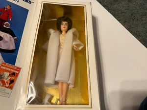 Vtg Elizabeth Taylor World Doll Butterfield 8 Fashion Doll 12 Inch - Picture 1 of 2