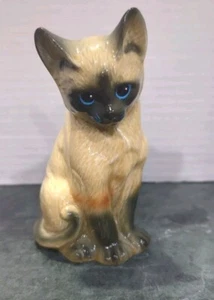 Vintage Enesco Ceramic Blue Eyes Siamese Cat Figurine Statue 1990 - Picture 1 of 8