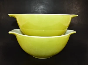 Vintage SET 2 Pyrex Bowl #443 Cinderella Avocado Green 2.5 Qt Pour Spouts - Picture 1 of 7