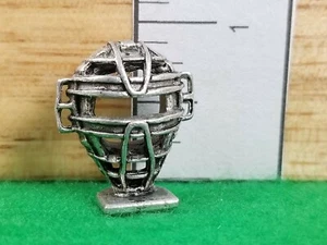 Monopoly MLB Baseball Yankees Máscara de Catcher Ficken Piezas de Peltre 2006 Hasbro - Imagen 1 de 1