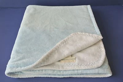 Manta de bebé Pottery Barn Kids azul blanco felpa suave puntadas en zig zag 29x40" Foto 1 de 4