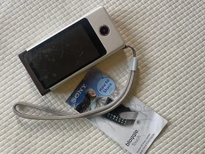Sony Bloggie MHS-TS10 8GB Touch Mobile HD Snap Camera. Excellant condition - Picture 1 of 13