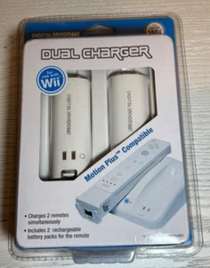 NEW Digital Gadgets Wii Dual Controller Charger Dock w/ Rechargeable Battery  - Picture 1 of 2