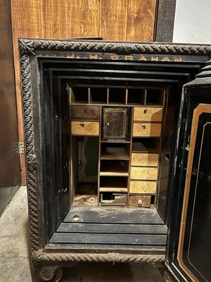 Caja fuerte MacNeale y Urban de principios de 1888-1903 Foto 1 de 4