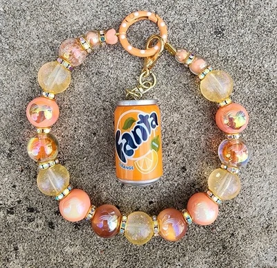 Llavero que brilla en la oscuridad, bolso, encanto de cartera, clip para bolso - lata de refresco naranja Fanta Foto 1 de 4