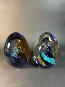 "2 pisapapeles grandes de vidrio artístico en forma de huevo espirales 4,25"" par de arañazos" - Imagen 1 de 19