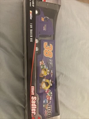 Camión de carreras #38 Elliott Sadler M&M Mini RYR 1/64 NASCAR diecast Foto 1 de 2