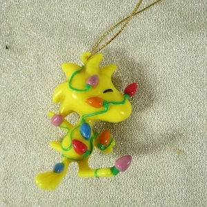 Ornamento PVC Peanuts Woodstock Enredado en Luces - Imagen 1 de 2