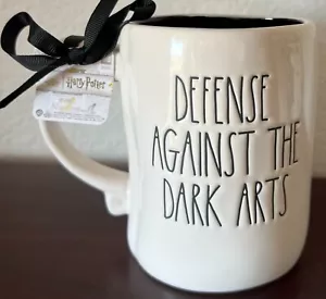 Taza de 2 caras Harry Potter x Rae Dunn DEFENSA CONTRA LAS ARTES OSCURAS Y MORTÍFAGO - Imagen 1 de 4