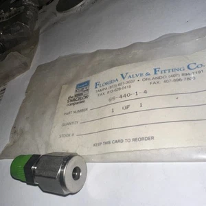 SWAGELOK High Pressure Male Connector 316S/S 1/4" OD x 1/4" Male NPT SS-440-1-4 - Picture 1 of 2