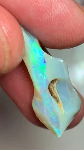 Thick Bright Bar in Dark Seam Lightning Ridge Rough Opal. Australian Opal Gem  - Picture 1 of 3