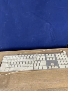 Genuine Apple A1243 Wired Mac Standard USB Keyboard w/ Numeric Keypad , Good - Picture 1 of 7