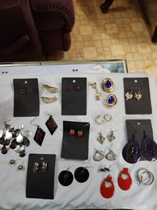 Mixed Lot of 19 Vintage To Modern Age Fashion Earrings. Gold & Silver Tones. - Picture 1 of 6