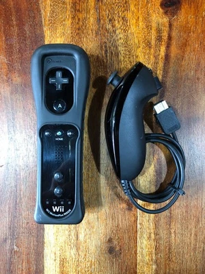 Controller WiiMote Originale con Motion Plus e Nunchuk Wii Funzionante nero - Immagine 1 di 4