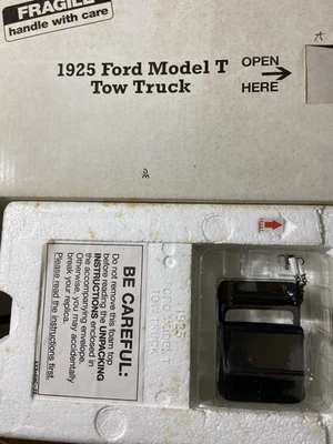 Camión de remolque Ford Modelo T 1925 de Danbury como nuevo escala 1:24 Foto 1 de 4