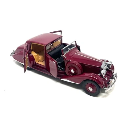 Danbury Mint 1938 Rolls Royce Phantom III Garnet 1:24 Scale - Image 1 of 4
