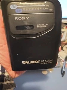 Reproductor de casete portátil Sony Walkman WM-FX101 radio AM/FM-probado funciona - Imagen 1 de 4