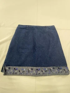 Falda de mezclilla informal azul verdadero para mujer 9/10 azul cremallera trasera dobladillo floral - Imagen 1 de 9