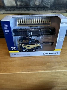 2025 ERTL New Holland CR11 Combine W/ Tracks! 2025 Farm Show GOLD Chase!! NEW! - Picture 1 of 6