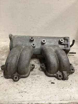1989-1995 Toyota Pickup 4Runner 22RE Engine Upper Intake Manifold  - Image 1 of 4