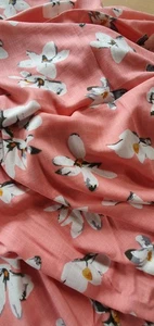 2 metres Pink coral viscose type scattered flowers dressmaking fabric - Picture 1 of 3
