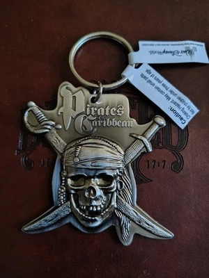 Nuevo con etiquetas Llavero Calavera y Espada Piratas del Caribe Metal Fundido Pesado Levantado  Foto 1 de 3