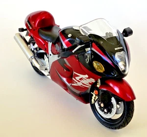 NEW-RAY 1/12 2005 RED & BLACK SUZUKI HAYABUSA GSX 1300R RACE MOTORCYCLE NO BOX - Bild 1 von 24