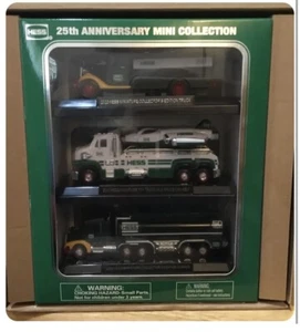 2023 Hess Mini Truck Collection Set 3 Fahrzeuge Neu In Box Sold Out At HESS - Bild 1 von 2