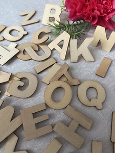 50 Buchstaben aus Holz Holzbuchstaben Einschulung Deko Holzdeko (K28) - Bild 1 von 4