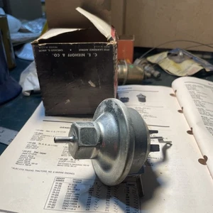 Niehoff N.O.S. FF-326 vacuum chamber fits 1973-74 BRONCO Torino Montego L@@K!!!! - Picture 1 of 9