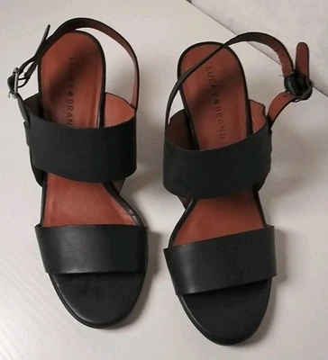 Sandalias Lucky Brand para mujer talla 9,5 de cuero negro punta abierta tacón bloque hebilla correa Foto 1 de 4