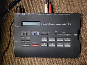 Roland MS-1 Digital Sampler, Portable_Battery-powered + PSU, CF Mem Card, Manual