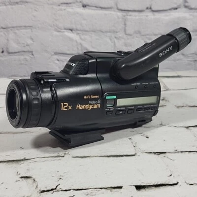 Sony CCD-FX620 Video8 HandyCam Camcorder Video Camera FOR PARTS ONLY- No Battery - Image 1 of 4