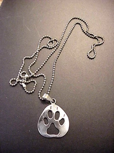 VINTAGE SOUTHWEST STYLE STERLING SILVER CUTOUT BEAR PAW PENDANT - Picture 1 of 7