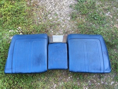 1964 Pontiac Grand Prix синий заднее сиденье верхняя половина с подлокотником, заднее сиденье - Изображение 1 из 4