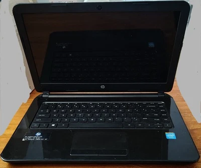 FAULTY NOT WORKING HP LAPTOP 14 R03TU WINDOWS 10 HOME DAMAGED CORNERS - image 1 of 4
