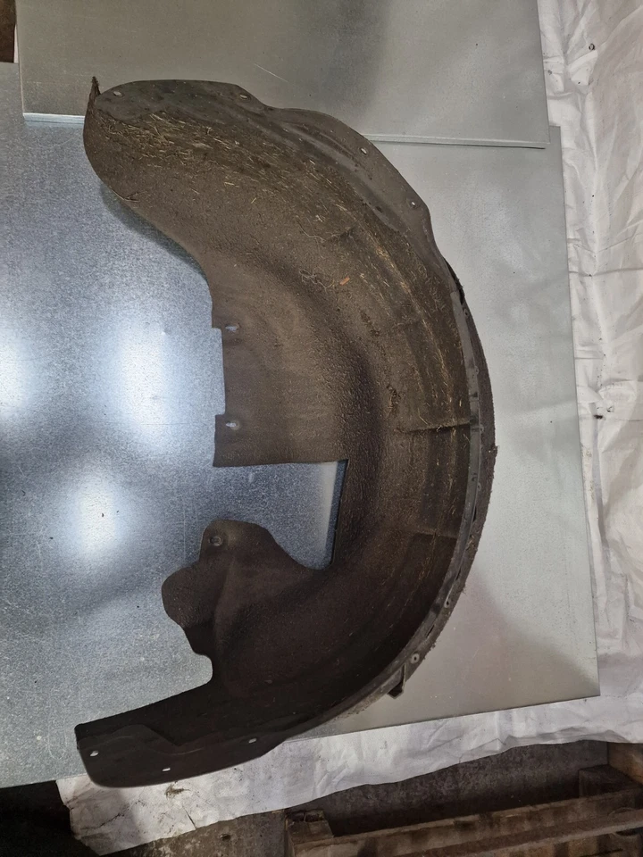 GENUINE VOLVO V70 MK3 2007-2016 REAR LEFT/right SIDE WHEEL ARCH SPLASH GUARD  — 第 1/4 张图片