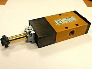 Pneumax 3/2 Magnet/Federventil N/C,1/4 BSP Anschlüsse, Pneumax 414/2.32.0.1.M2 - Bild 1 von 3